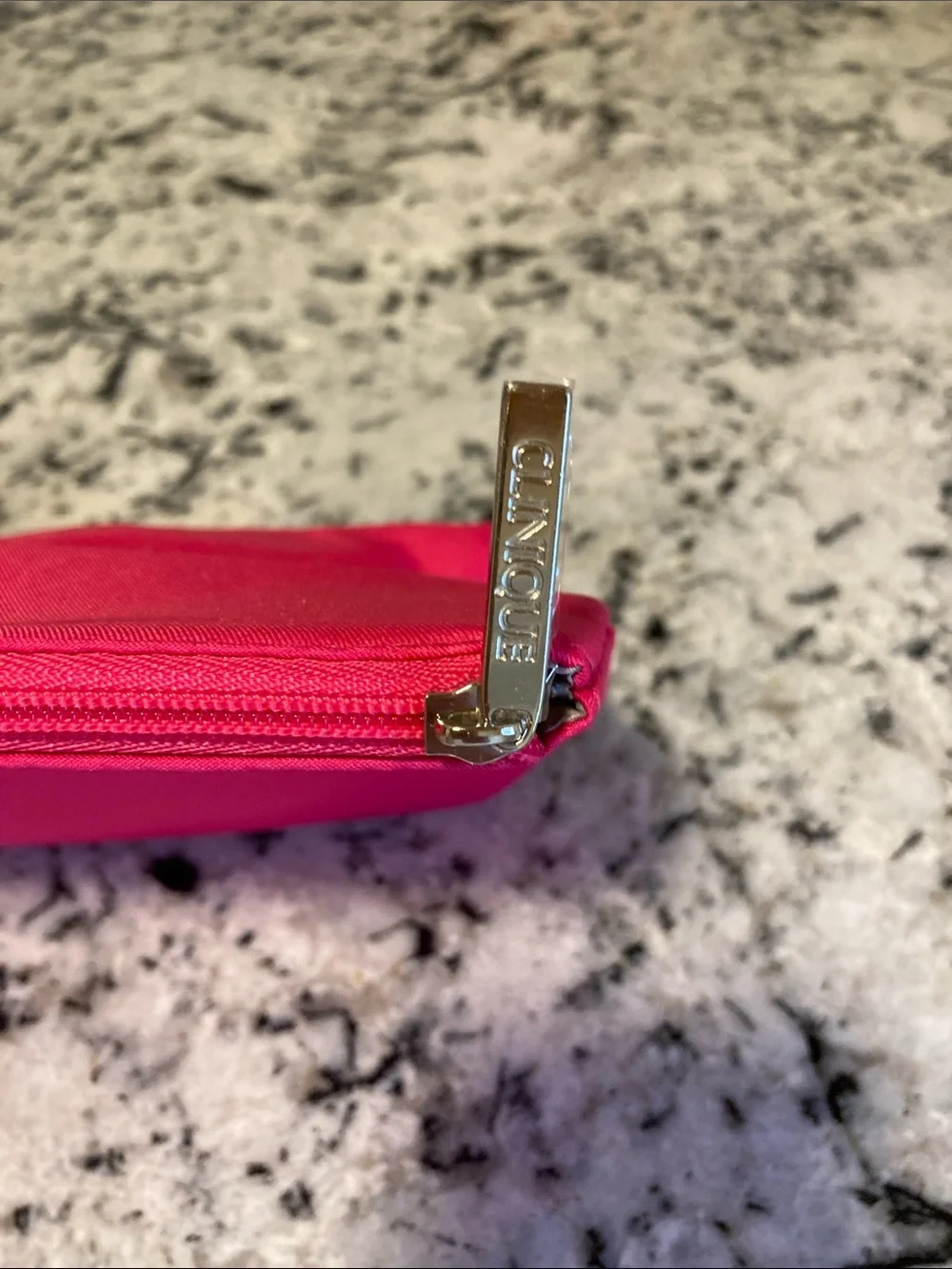 Clinique vibrant zip